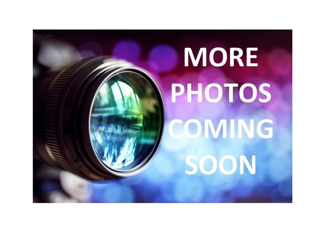 Building Photo - Custom 3B/3B plus bonus rooms steps from t...