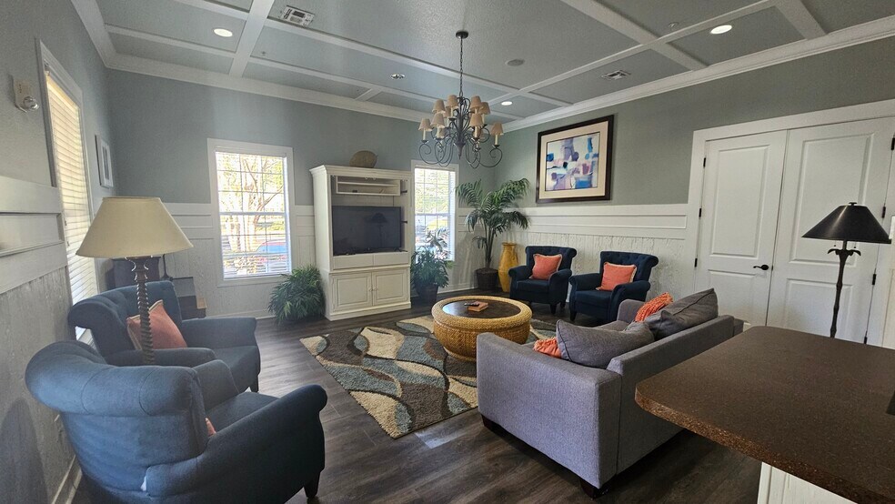 Club house lounge - 2801 Chancellorsville Dr