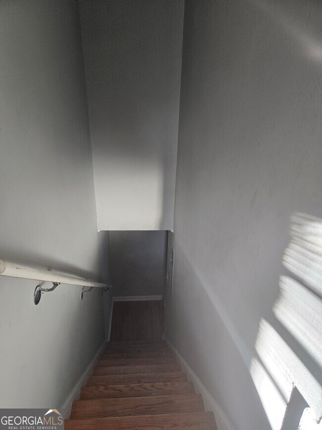 Building Photo - 320 Vine St