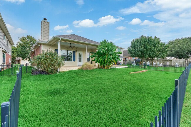 Building Photo - 8007 N Tarrytown Crossing Dr