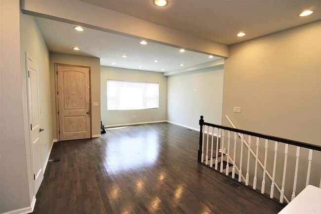 Building Photo - 712 N Willard Ct