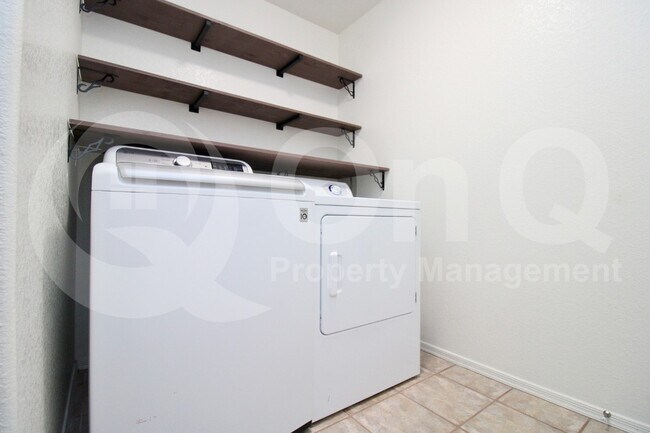 Building Photo - 3033 W Blue Sky Dr
