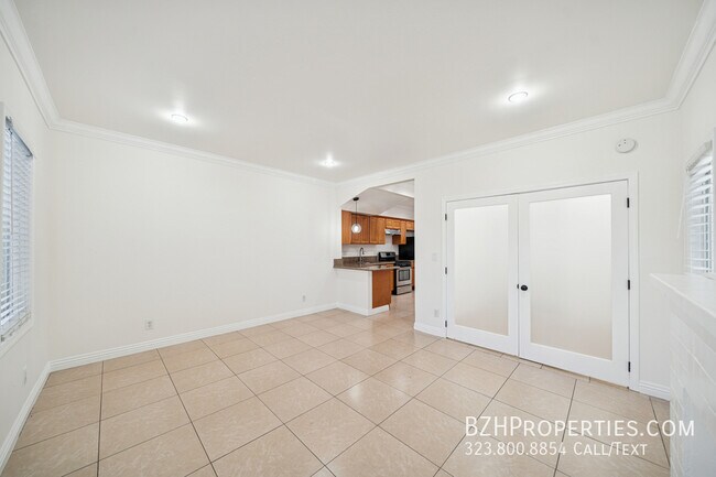 Primary Photo - 6680 De Longpre Ave