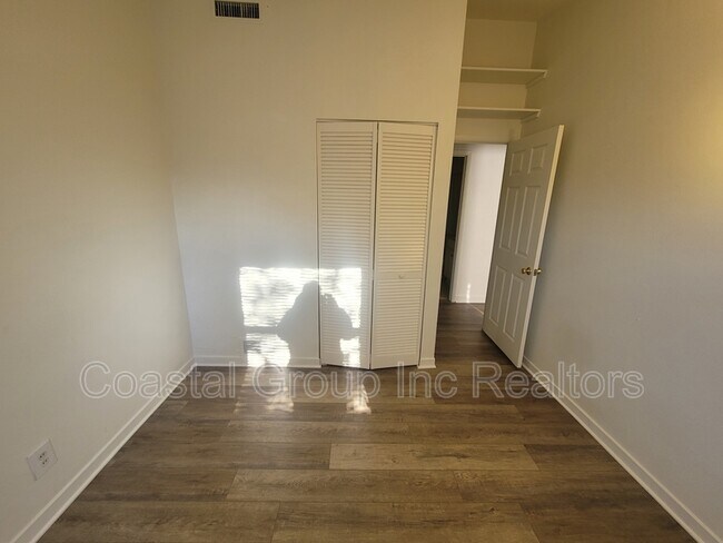 Building Photo - 1637 Wright Ln