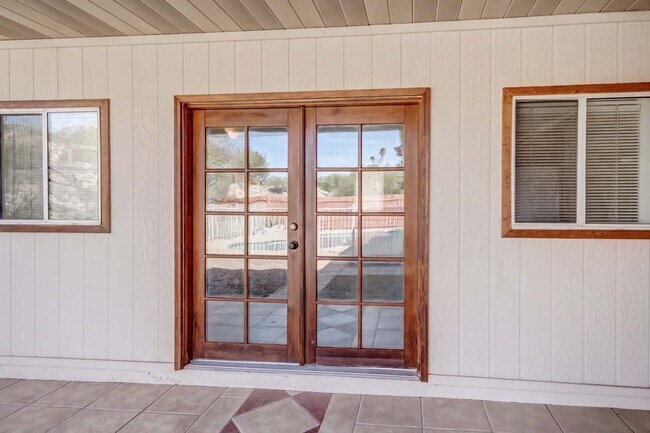 Building Photo - 5374 N Flint Ave