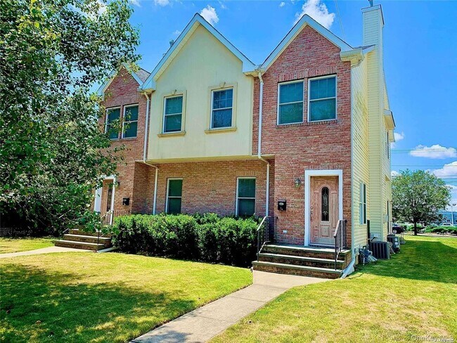 Primary Photo - 1 W Owen St