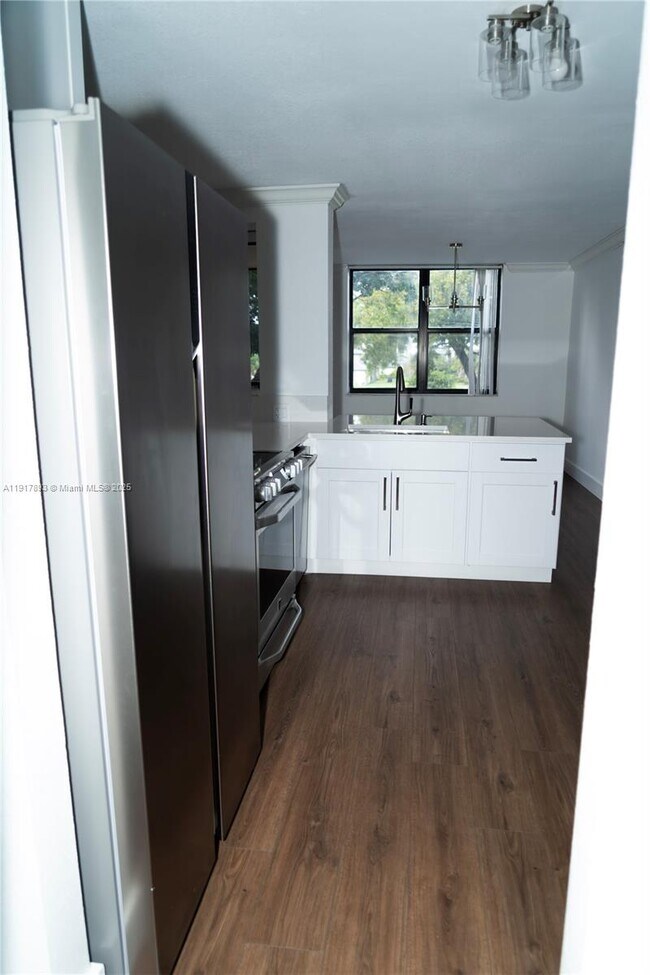 Building Photo - 105 Lake Emerald Dr