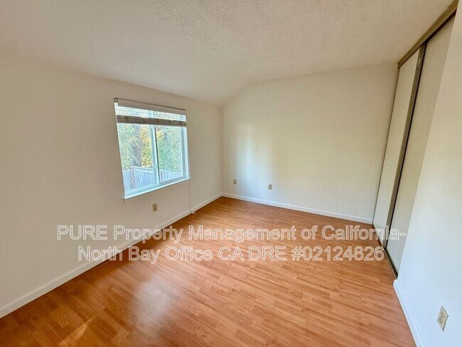 Building Photo - 624 Nikki Dr