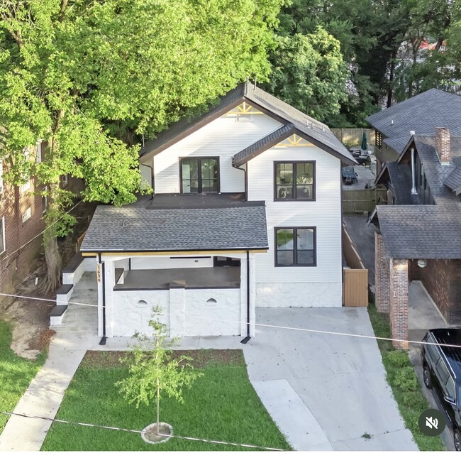 Building Photo - 1456 S Gordon St SW