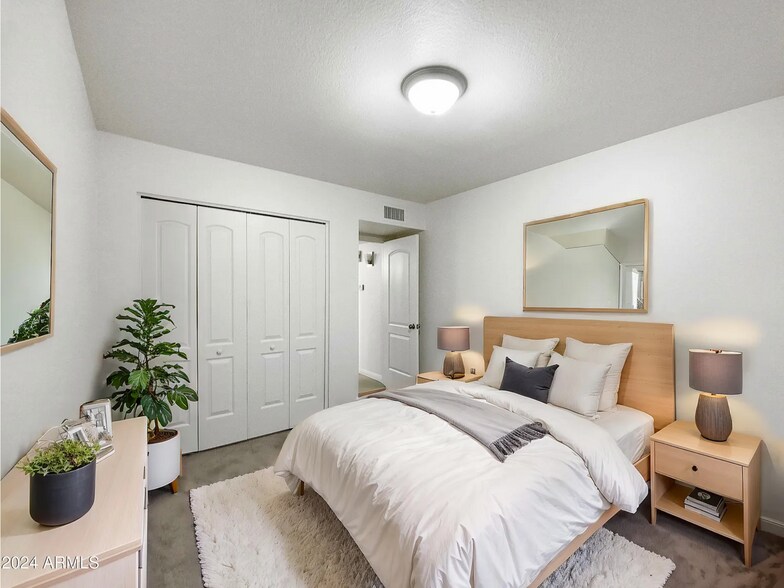 Building Photo - 1055 N Recker Rd