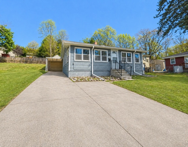 Building Photo - 2 Bedroom 2 Bathroom Home Available