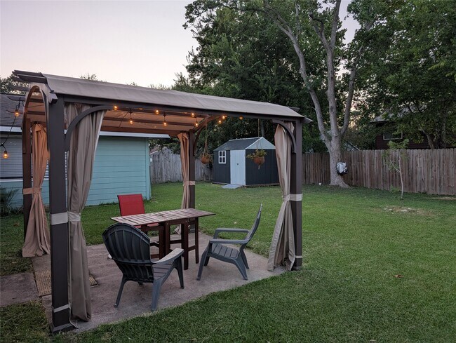 Building Photo - 2706 Orion Dr