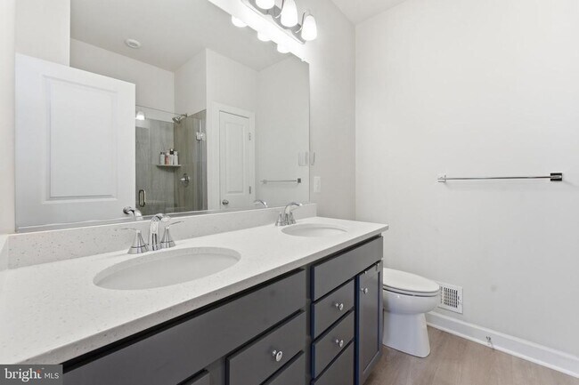 Building Photo - 2818 Dart Dr