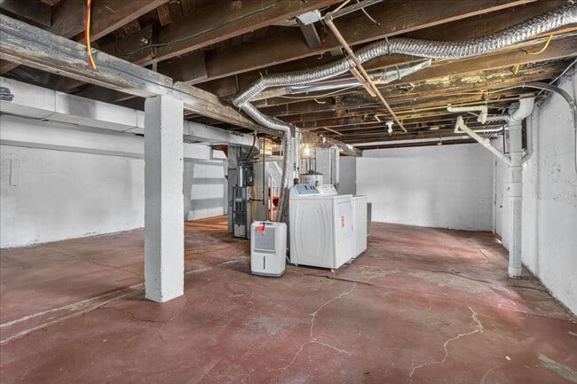 Building Photo - 6737 Plateau Ave