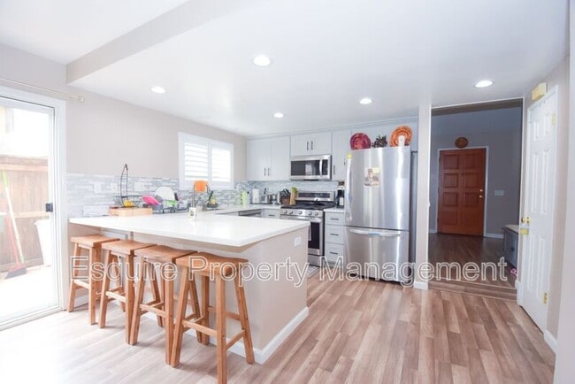 Building Photo - 1887 Montgomery Ave