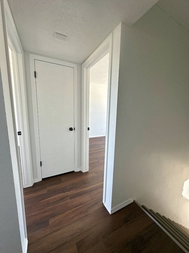 Building Photo - 5509 Oakbriar Cir