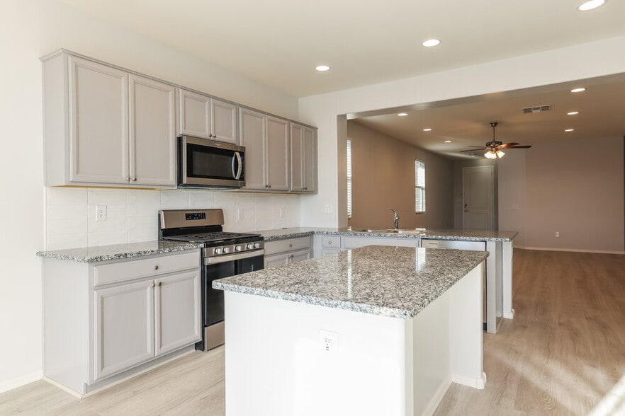 Building Photo - 13962 E Silver Pne Trl
