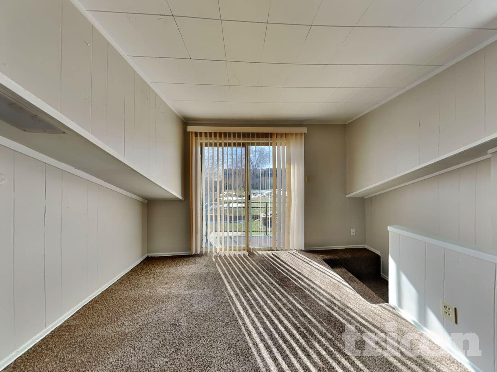 Building Photo - 1370 University Terrace