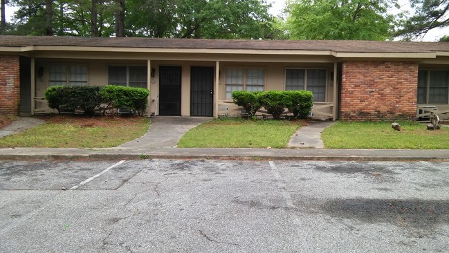 Building Photo - The Pines at Warner Robins