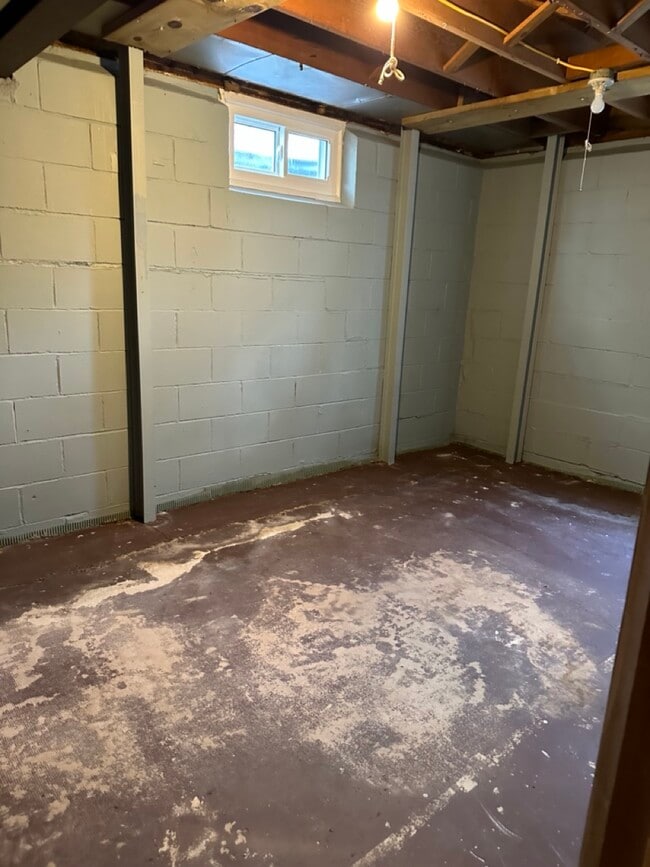 Building Photo - 1305 5th St S