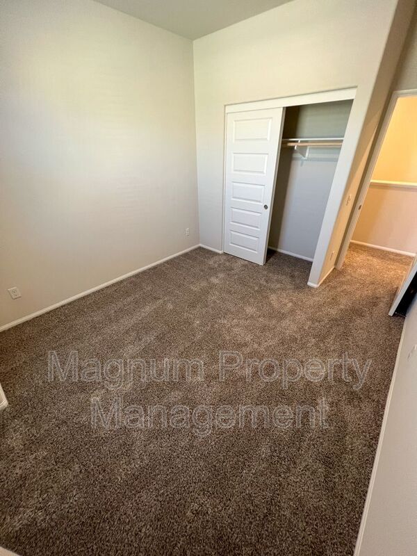 Building Photo - 40636 Birchfield Dr
