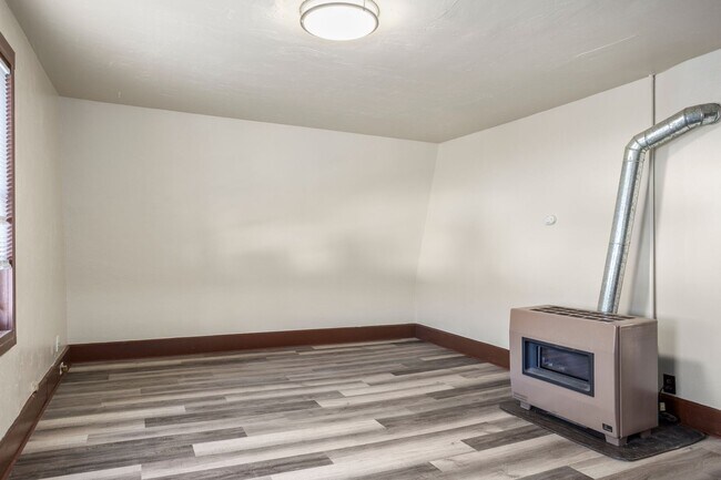 Building Photo - 811 12th Ave