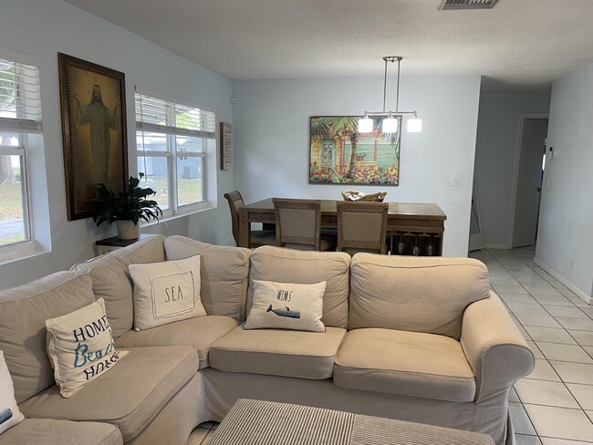 Building Photo - 3123 SW Natura Ave