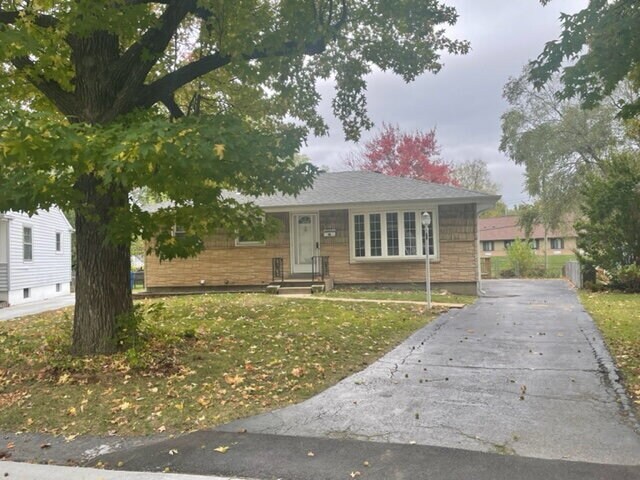 Building Photo - Comfortable Living in a Convenient Location
