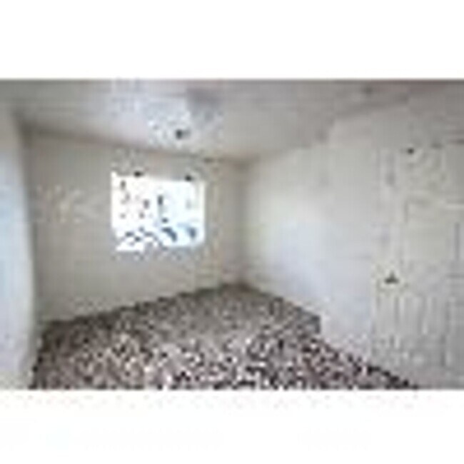 Building Photo - 8100 E Lakeshore Dr