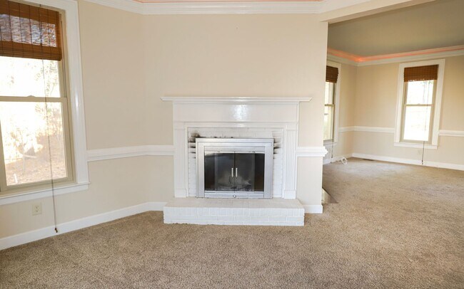 Building Photo - Gorgeous Estate home in Houndslake!