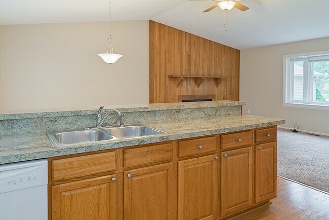 Building Photo - 2630 Glenbrook Ct