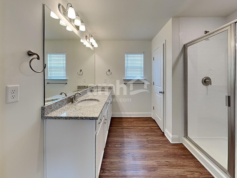 Building Photo - 600 Lk Vis Ct