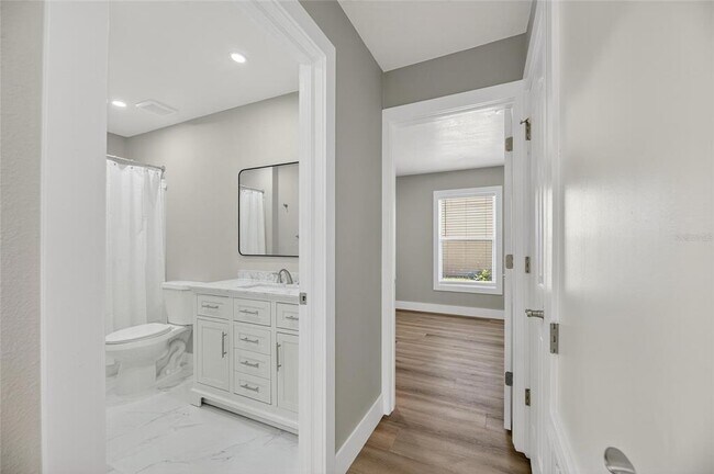Building Photo - 10610 Boyette Creek Blvd