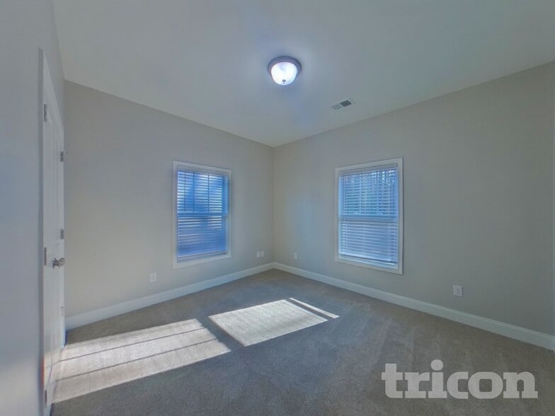 Building Photo - 607 Roseridge Dr