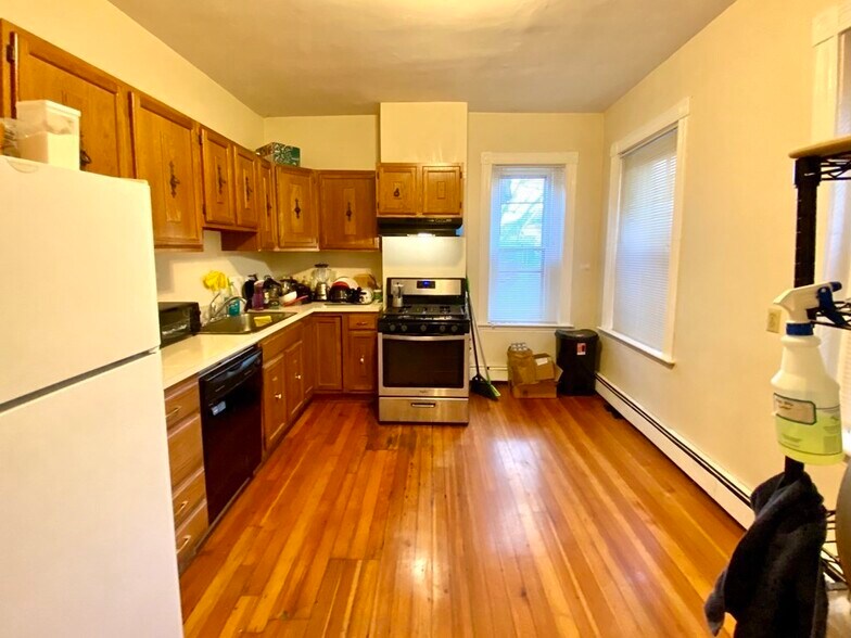 Building Photo - 97 Calumet St