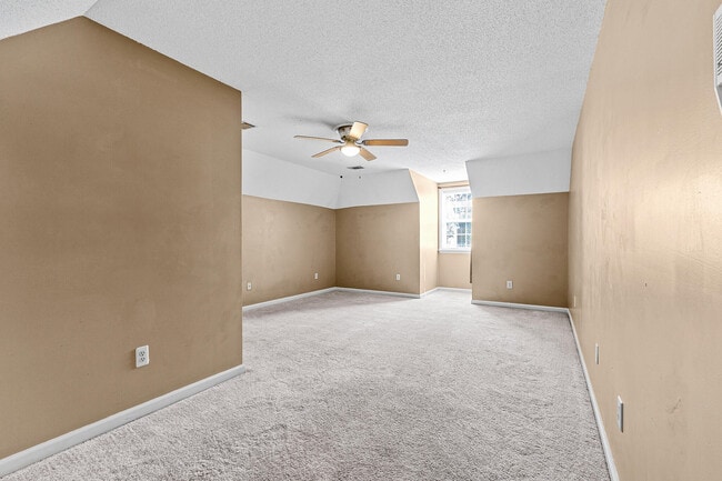 Building Photo - 15 Mulberry Ln