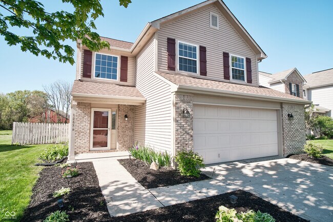 Building Photo - 10856 Trailwood Dr