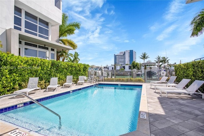 Building Photo - 87 N Shore Dr