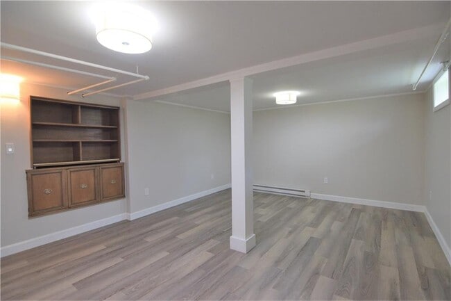 Building Photo - 5 Holten Ave