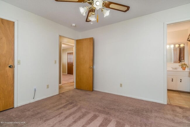 Building Photo - 5103 Mesa Cir