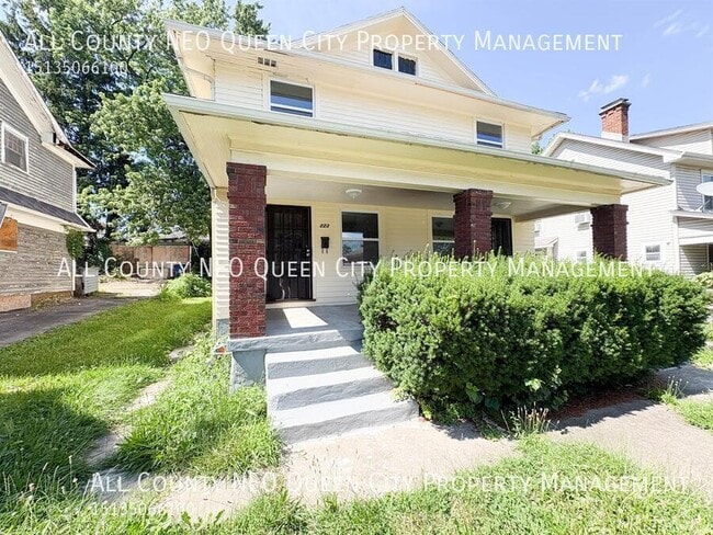 Primary Photo - 223 W Parkwood Dr