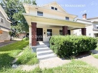 Building Photo - 223 W Parkwood Dr