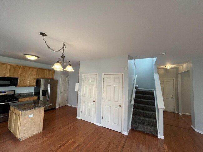 Building Photo - 3896 Baybrook Dr