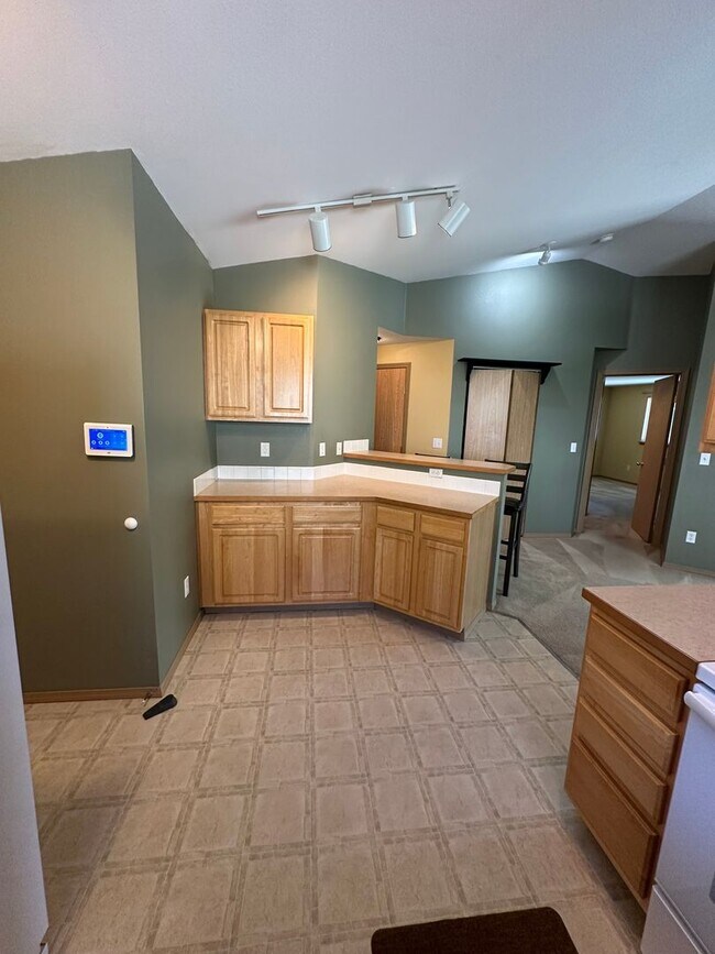 Building Photo - 3 BedRoom , 2 Bathroom , 2 Car Garage , AC
