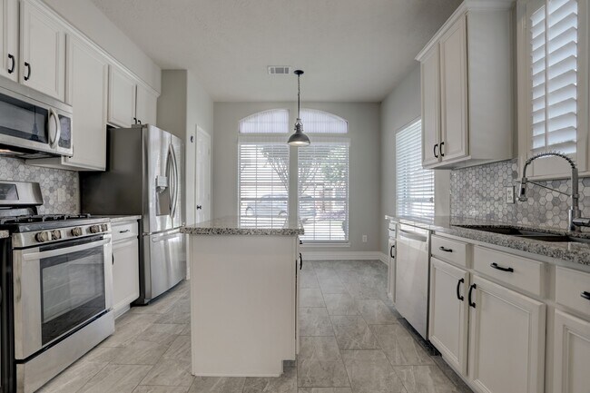 Building Photo - 1408 S Friendswood Dr