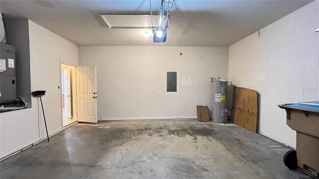 Building Photo - 16709 Fresh Meadow Dr