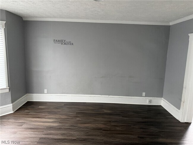 Building Photo - 3694 E 57th St