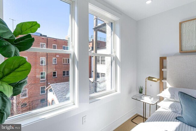 Building Photo - 2116 Kalorama Rd NW