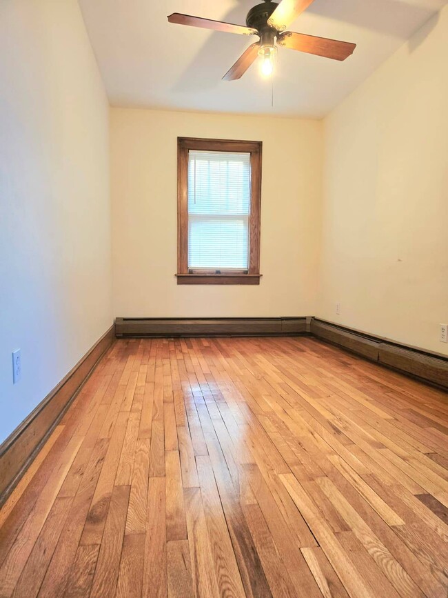 Building Photo - 1803 Tracy St