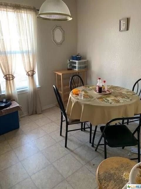 Building Photo - 2804 Cantabrian Dr